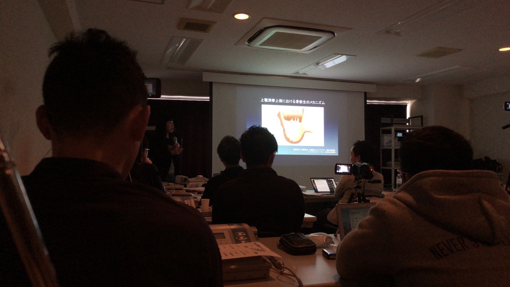 大阪で歯周病とインプラントの勉強
