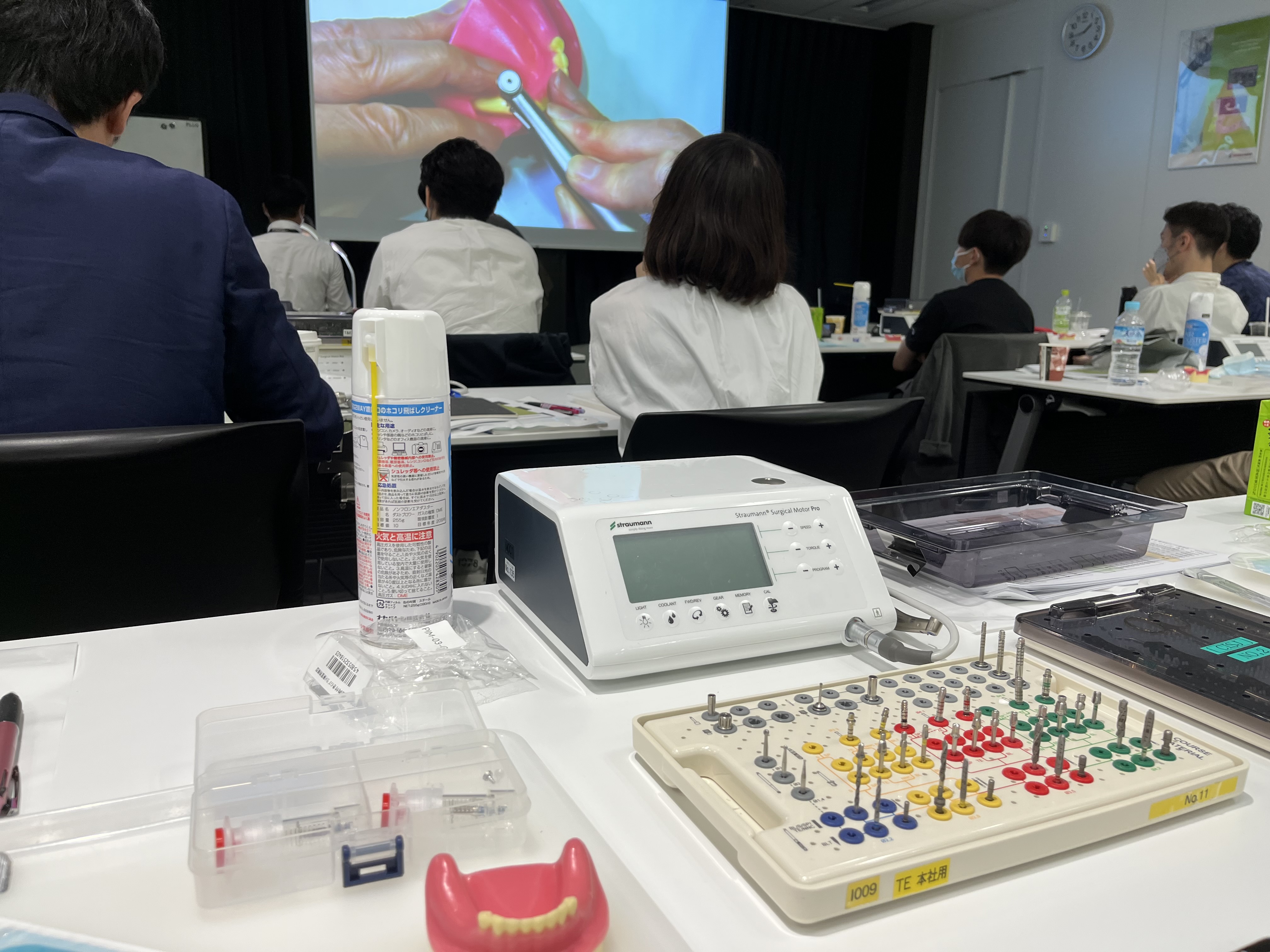 日本インプラント臨床研究会の研修に出席