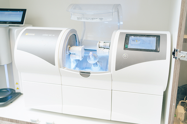 歯科技工所を通さないので短期間での治療が可能～CEREC MC XL プレミアムの導入～